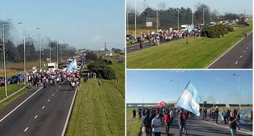 Protesta: gremios y organizaciones cortan la autopista Rosario-Córdoba