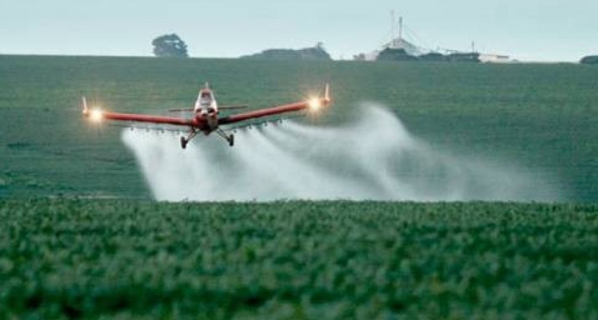 Entró en vigencia el polémico decreto que regula las fumigaciones agrotóxicos en inmediaciones a las escuelas rurales