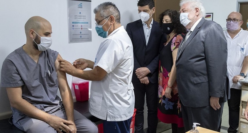 Arrancó segunda etapa de la vacunación y Ginés dijo que el país 