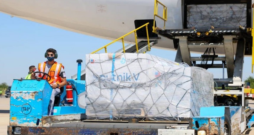 Partirá esta noche el vuelo de Aerolíneas a Rusia para traer la tercera remesa de la Sputnik V