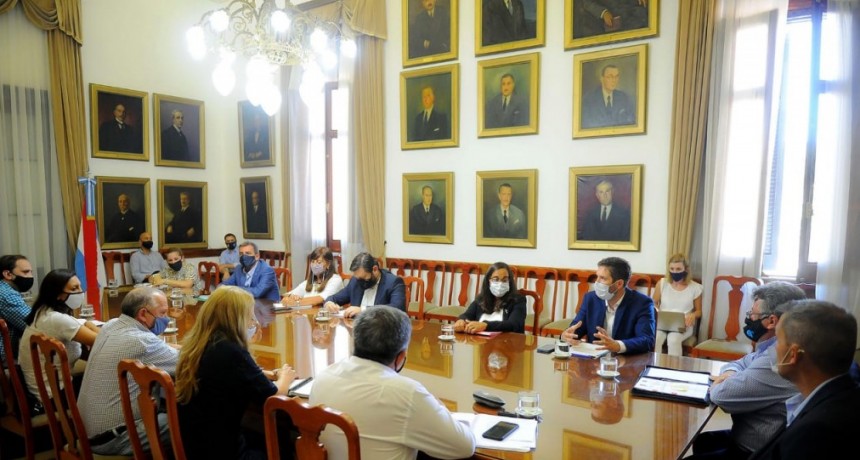 El gobierno articulará con los gremios docentes los criterios de presencialidad en las escuelas