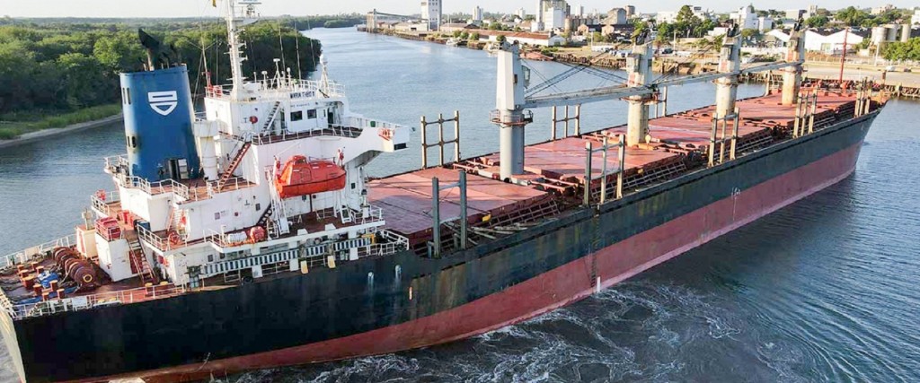 Los puertos entrerrianos cargan y exportan en forma simultánea