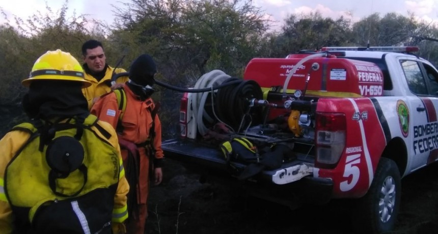 BOMBEROS VOLUNTARIOS EN OTRO INCENDIO RURAL Y VAN...