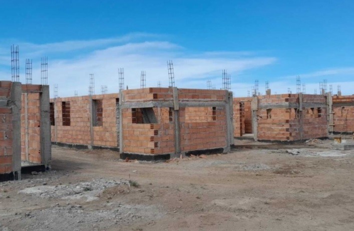Frigerio gestiona con Nación la culminación de viviendas “abandonadas, a medio construir o paralizadas”