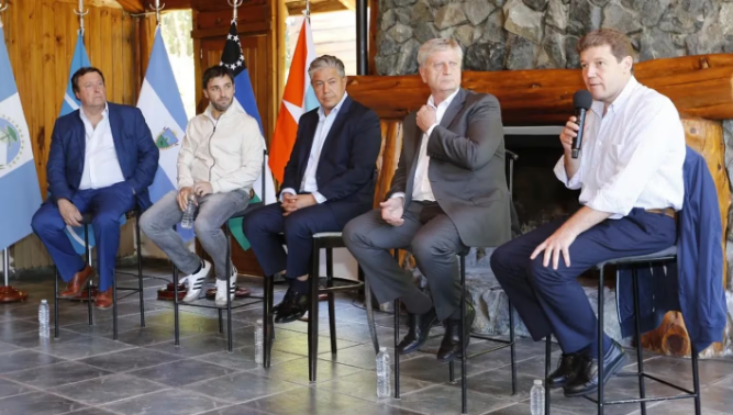 Gobernadores del sur advierten que Chubut no enviará petróleo ni gas si Milei no hace entrega de la coparticipación
