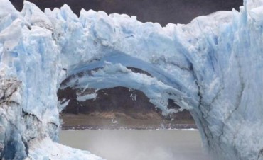 Miles de turistas del país y el mundo presenciaron la esperada ruptura del glaciar