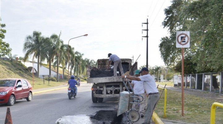 TAREAS DE BACHEO EN COLECTORA BERARDO 