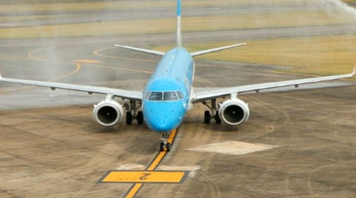 Particular bautismo para la nueva frecuencia aérea entre Buenos Aires y Entre Ríos