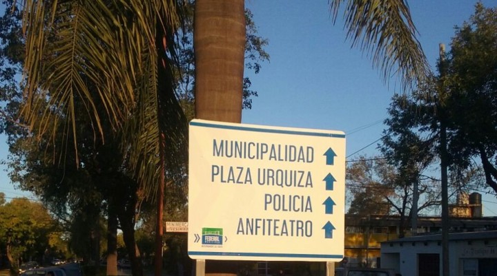 EL MUNICIPIO CONTINÚA RENOVANDO LA CARTELERIA Y LA SEÑALIZACIÓN EN ESPACIOS PÚBLICOS 
