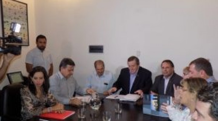 El Gobierno profundiza confrontación con los docentes y el principal gremio se declaró en “situación de conflicto”