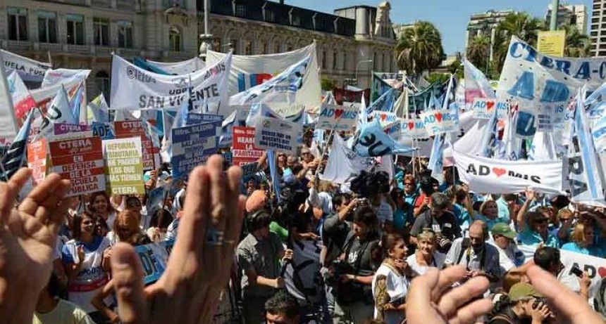El 80% de los docentes se encuentra por debajo de la línea de pobreza