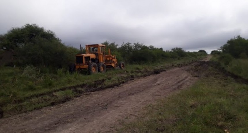 ARREGLO DE CAMINOS Y COLOCACIÓN DE TUBOS EN COLONIA FEDERAL