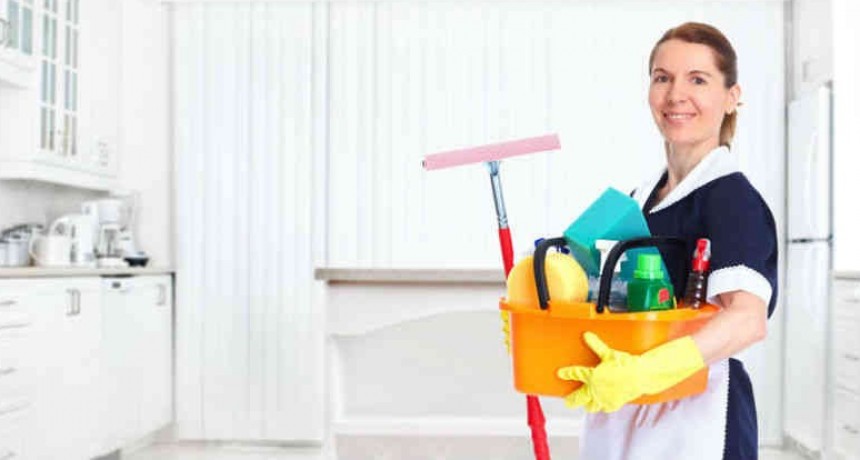 El personal de casas particulares percibe a partir de febrero de 2021 un incremento del 8% en sus salarios. Se trata del segundo tramo de aumento acordado en la paritaria del sector firmada en diciembre pasado.