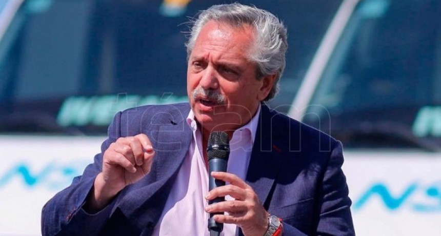 EL ROL DE LOS MEDIOS  El Presidente alertó sobre “la manipulación de opiniones” y sugirió “chequear la realidad”