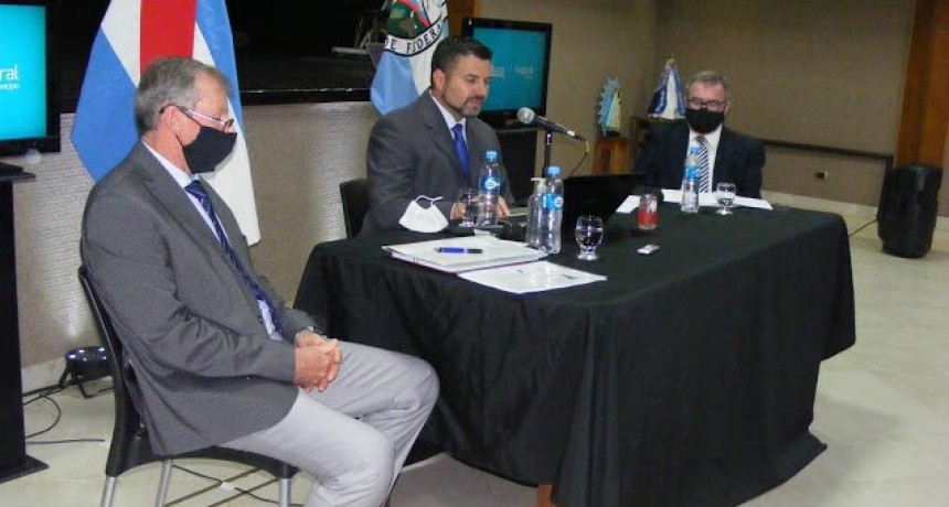 SE REALIZO ANOCHE LA APERTURA DE SESIONES DEL H.C.D. - EL PRESIDENTE MUNICIPAL DIRIGIO SU MENSAJE ANUAL