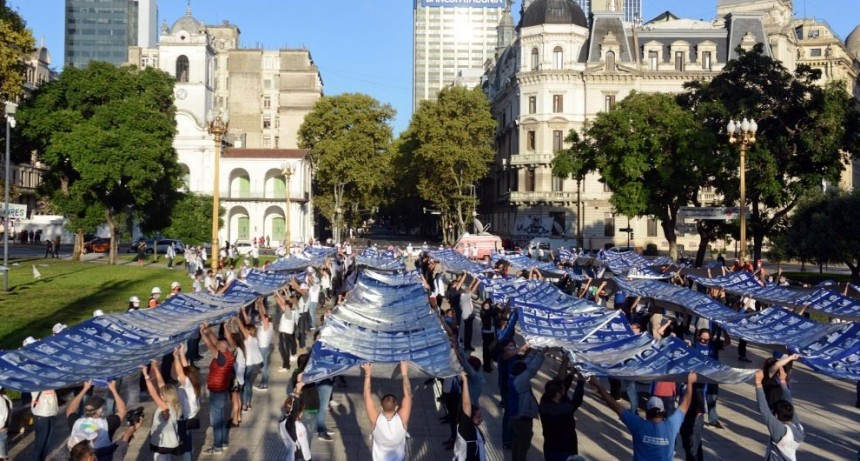 A 45 años del golpe, homenajearon a las Madres Línea Fundadora en Plaza de Mayo