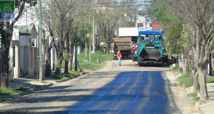 COMENZO OTRA ETAPA DEL ASFALTADO DE CALLES EN FEDERAL