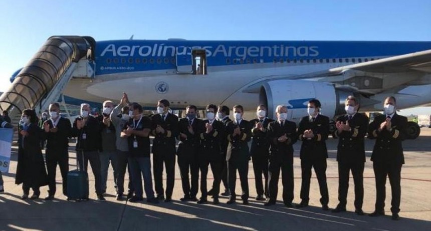 Ya está en la Argentina el primer avión de Aerolíneas que trajo insumos médicos desde China