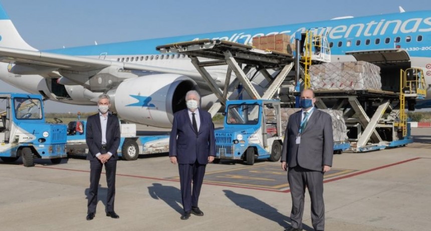 Llegó el segundo vuelo desde China con insumos médicos