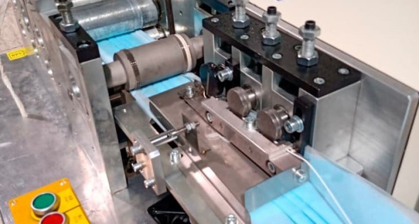 Llega al país una nueva máquina que producirá 18 millones de barbijos por año y se distribuirán de manera gratuita