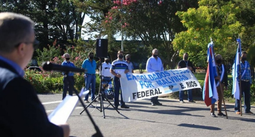 Acto oficial por el 2 de abril se realizó en Plaza Urquiza