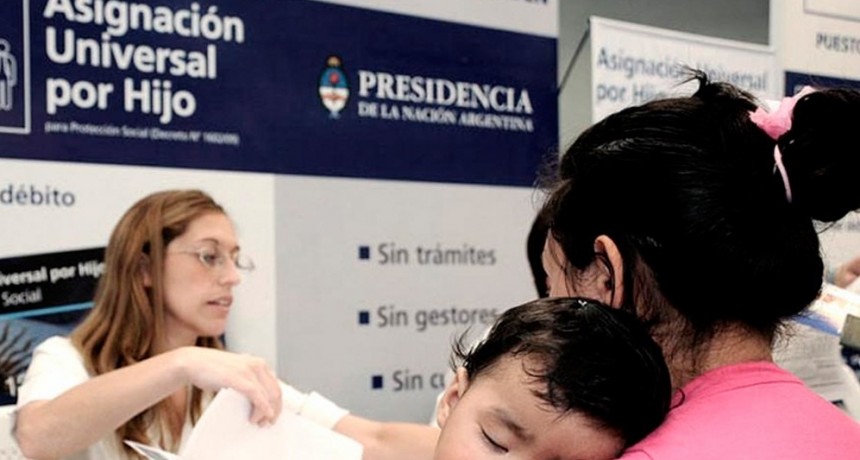 El Presidente anunció ayuda de 15 mil pesos a beneficiarios de AUH y otras asignaciones