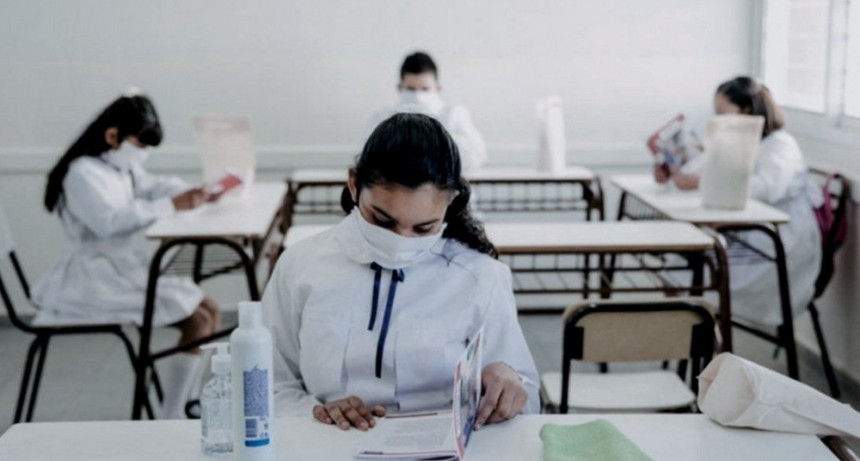 Una revista científica italiana advierte que las clases presenciales incrementan los casos