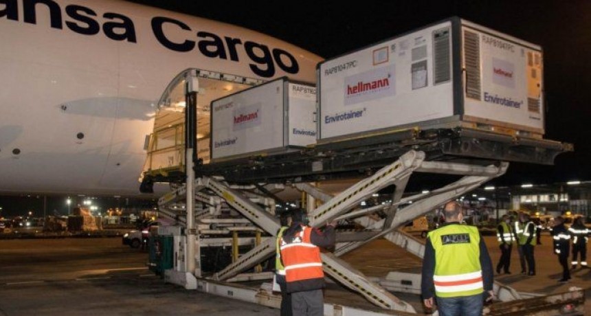 Llegó al país un vuelo de Lufthansa con 244.800 dosis de Sinopharm
