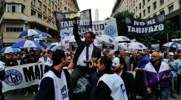 Con la CGT a la cabeza  Marcha al ENRE contra los tarifazos