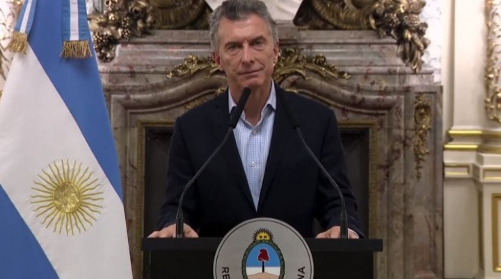 El Gobierno acordó un blindaje con el FMI a cambio de bajar jubilaciones