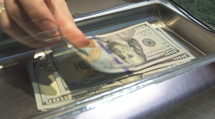 Tras el pedido de ayuda al FMI, el dólar cerró a 22,90 pesos