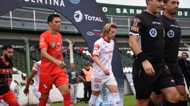 Con el sapo Pereyra en cancha, Independiente cayó sobre el final ante Argentinos Juniors