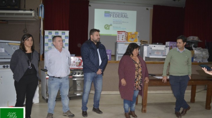 Entrega de herramientas a emprendedores locales