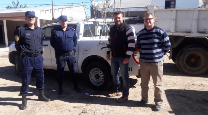 ENTREGA DE ÁRBOLES A LA COMISARÍA DE CHAÑAR 
