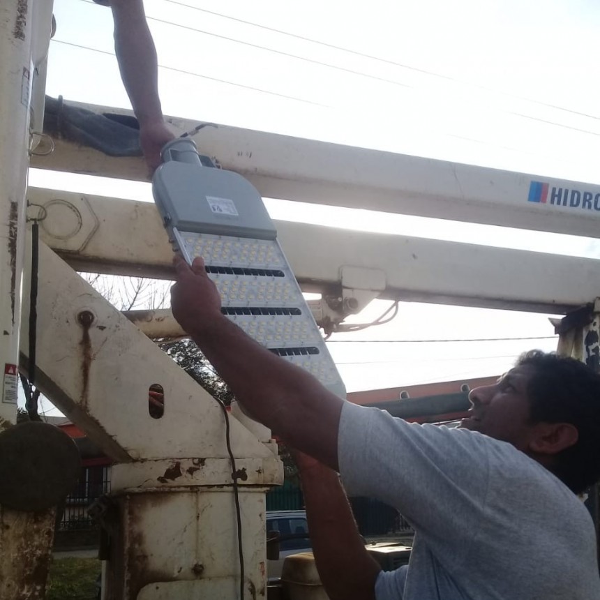 DESDE EL MUNICIPIO SE CONTINÚA CON LA COLOCACIÓN DE LUCES LED  