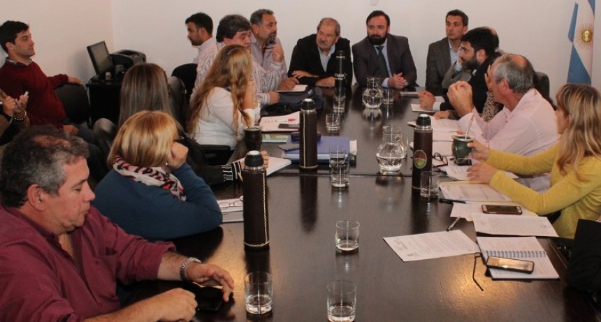El gobierno presentó una propuesta integral a los empleados públicos, que contempla la inflación