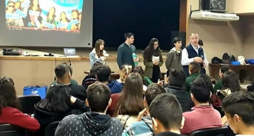 MUESTRA DE CARRERAS DE LA UNER 