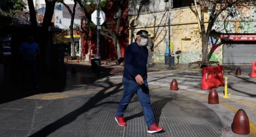 Se registraron 327 nuevos casos y ya suman 7.805 positivos en el país