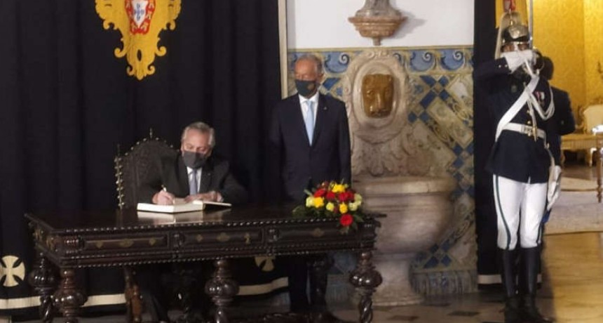 Alberto Fernández fue recibido en Portugal por el presidente Rebelo de Sousa
