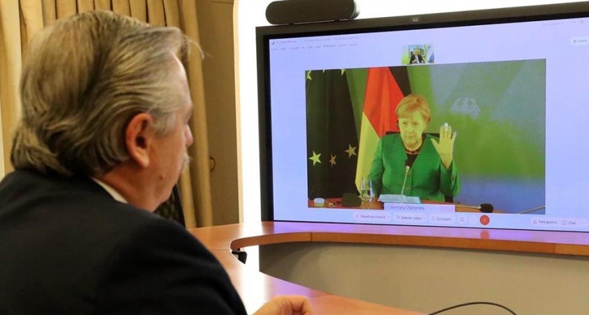 En su diálogo con el Presidente, Merkel se comprometió a seguir apoyando a la Argentina ante el FMI