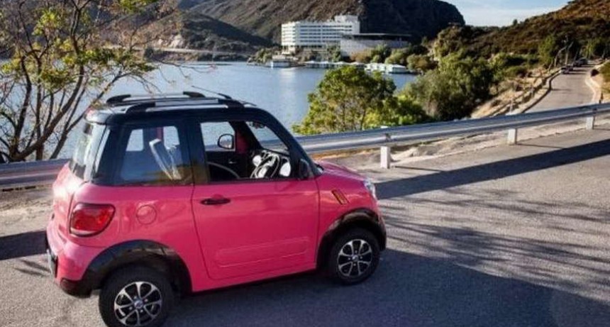 Tito, el auto eléctrico argentino, ya se puede patentar: que ofrece, precio y cómo son sus rivales nacionales