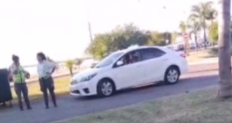 Protagonizó una insólita fuga.   Un hombre conducía en aparente estado de ebriedad y su pareja huyó tras control en Paraná