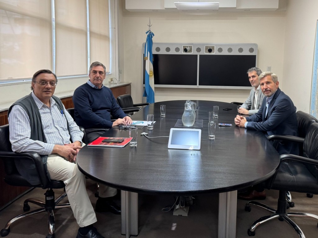 Frigerio gestionó mejoras para las rutas 14 y 127 en reunión con Vialidad Nacional