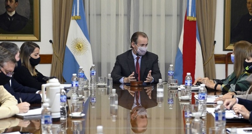 Bordet encabezó una reunión de gabinete con anuncios de asistencia económica y balance de la campaña de vacunación