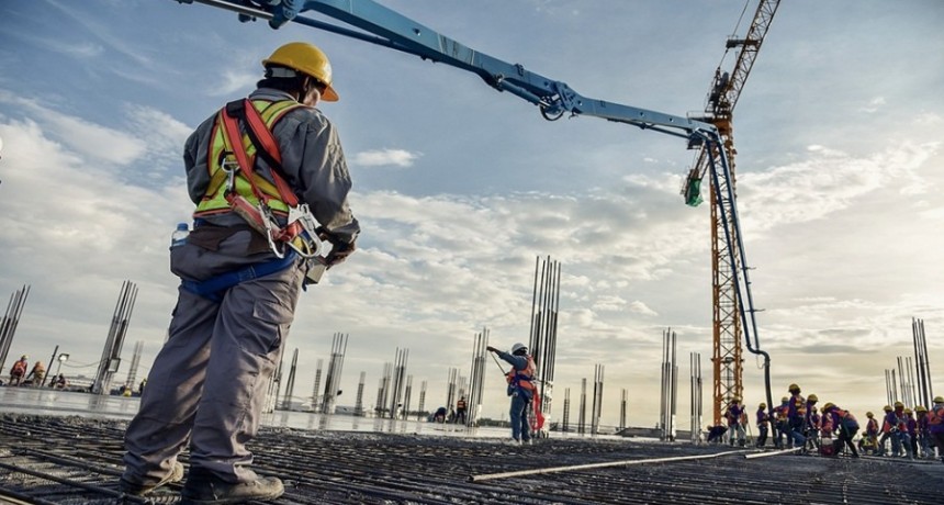 La actividad industrial creció 4,7% y la construcción mejoró un 8,8% en abril 