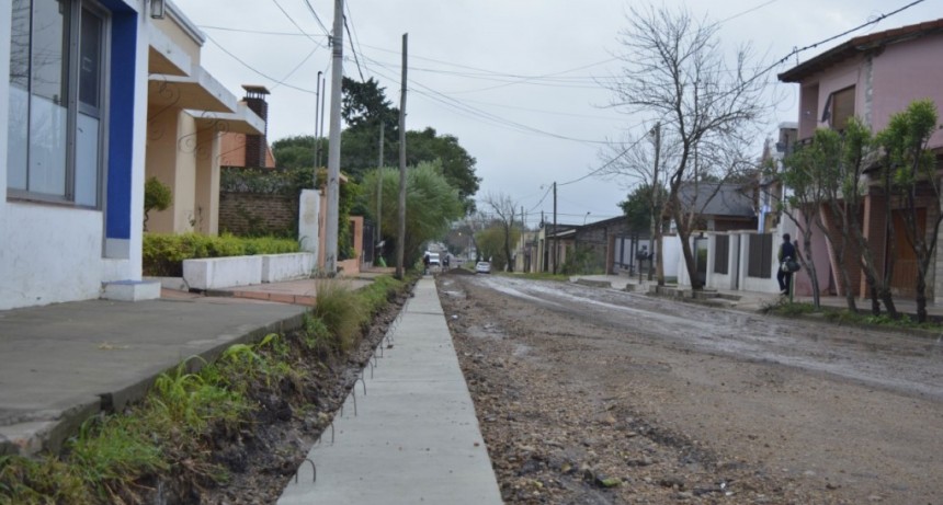 TRABAJOS FINALES EN EL NUEVO CORDÓN CUNETA DE CALLE BROWN 
