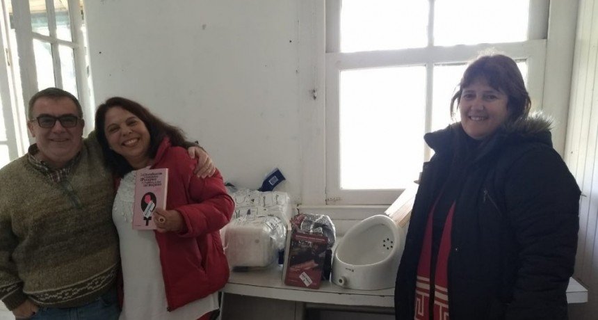 EL MUNICIPIO DONÓ ARTEFACTOS Y LIBROS A LA ESCUELA N°11 “ROBERTO AIZENBERG” 