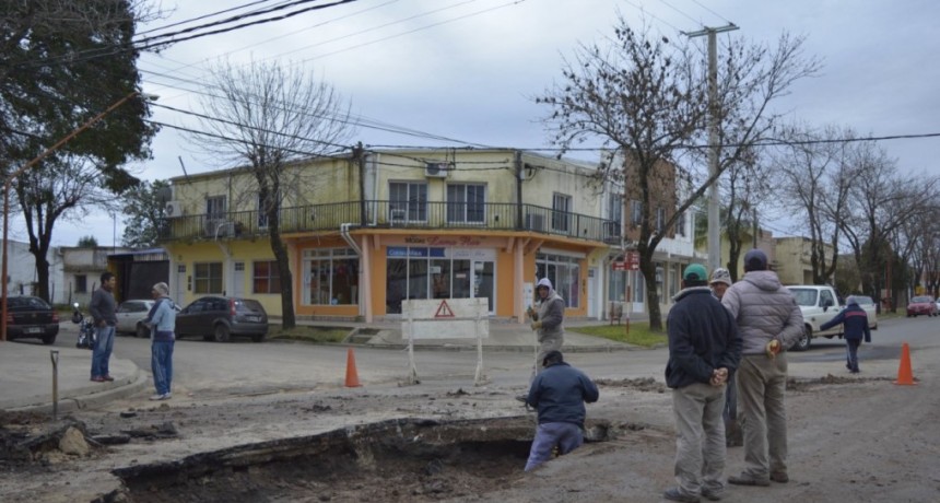 BACHEO EN LA ESQUINA DE BELGRANO Y 12 DE OCTUBRE 