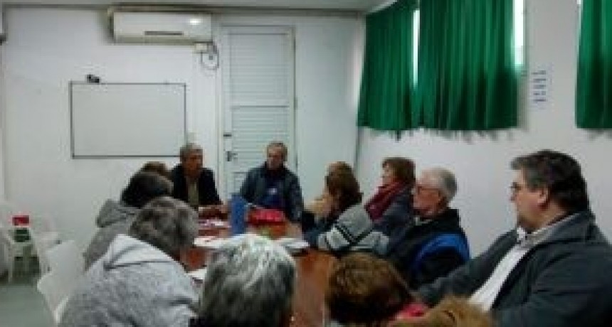 Jubilados reclamaron aumento de jubilaciones y pensiones a Elías 