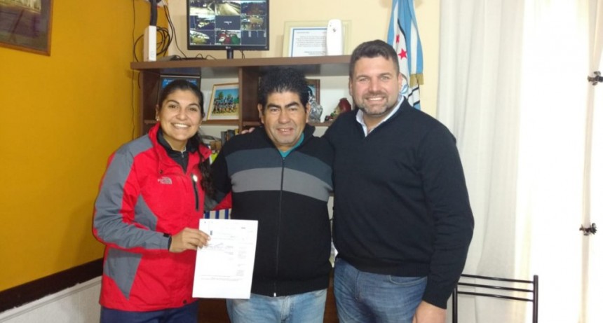 LA MUNICIPALIDAD EFECTUÓ APORTE A LOS CLUBES LAS FLORES Y EL SILBIDO 